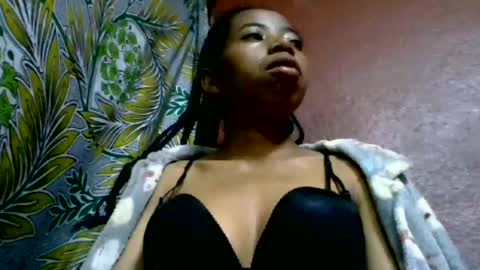 Snapshot of prisca880319 chatting on July 2, 3:34 am prisca880319 online show from July 2, 3:34 am