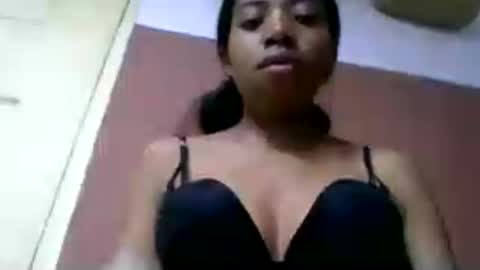 Snapshot of prisca880319 chatting on July 17, 4:41 am prisca880319 online show from July 17, 4:41 am
