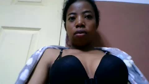 Snapshot of prisca880319 chatting on July 20, 1:53 am prisca880319 online show from July 20, 1:53 am