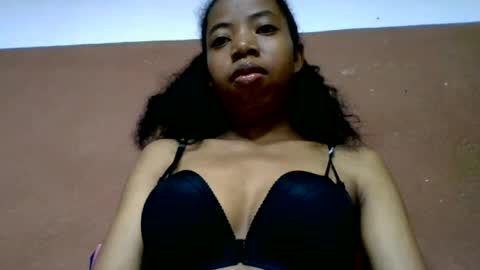 Snapshot of prisca880319 chatting on July 25, 2:42 am prisca880319 online show from July 25, 2:42 am