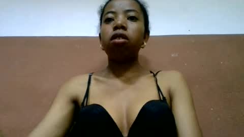 Snapshot of prisca880319 chatting on July 29, 3:04 am prisca880319 online show from July 29, 3:04 am