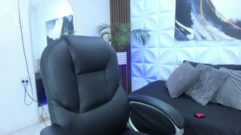 Priscila  online show from October 22, 8:30 pm