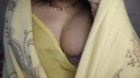 Snapshot of priyu_ chatting on January 9, 2:14 am priyu_ online show from January 9, 2:14 am