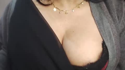 Snapshot of priyu_ chatting on January 16, 2:10 pm priyu_ online show from January 16, 2:10 pm