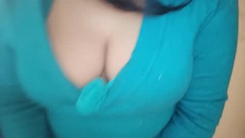 Snapshot of priyu_ chatting on February 4, 10:21 am priyu_ online show from February 4, 10:21 am