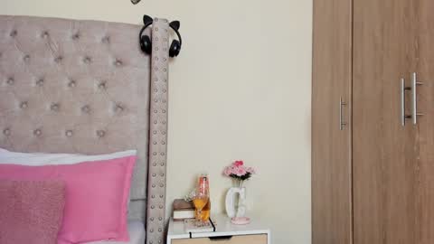 Snapshot of profanared chatting on December 12, 12:38 am Profana Red online show from December 12, 12:38 am