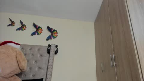 Snapshot of profanared chatting on December 27, 3:42 am Profana Red online show from December 27, 3:42 am