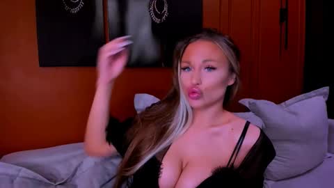 Snapshot of project_barbara chatting on March 10, 12:26 pm Barbara online show from March 10, 12:26 pm