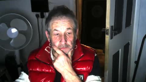 projectorepson online show from December 1, 8:09 pm