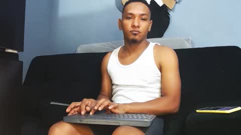 Snapshot of prometo23cm chatting on October 8, 8:01 am Grande y Gruesa online show from October 8, 8:01 am