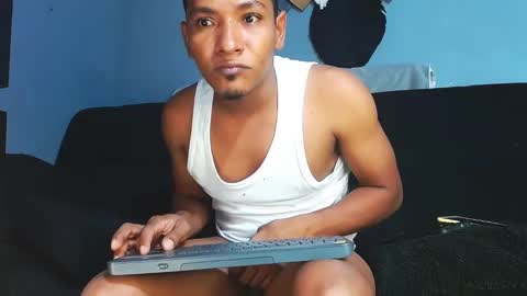 Snapshot of prometo23cm chatting on November 1, 3:19 am Grande y Gruesa online show from November 1, 3:19 am