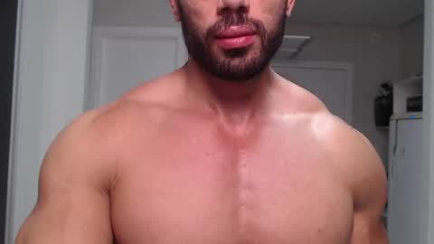 Snapshot of promuscles4u chatting on December 12, 12:48 am promuscles4u online show from December 12, 12:48 am