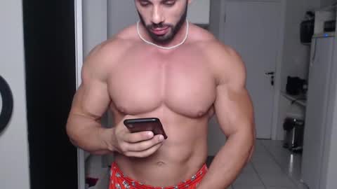 Snapshot of promuscles4u chatting on December 13, 11:06 pm promuscles4u online show from December 13, 11:06 pm