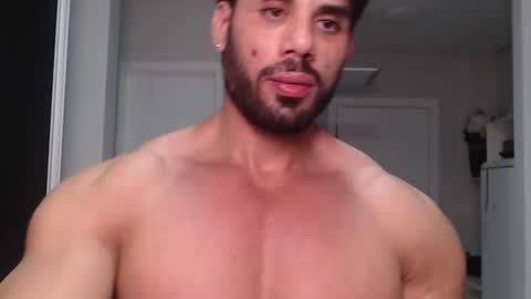 Snapshot of promuscles4u chatting on December 18, 3:37 am promuscles4u online show from December 18, 3:37 am