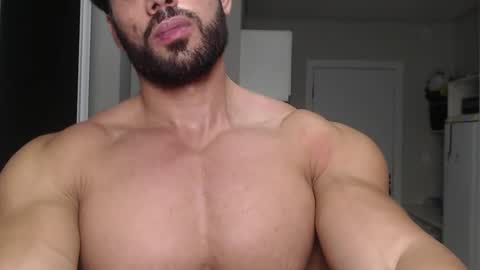 Snapshot of promuscles4u chatting on December 18, 11:08 pm promuscles4u online show from December 18, 11:08 pm