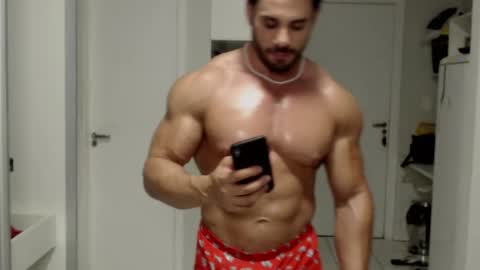 Snapshot of promuscles4u chatting on December 22, 1:01 am promuscles4u online show from December 22, 1:01 am