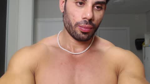 Snapshot of promuscles4u chatting on January 11, 11:24 pm promuscles4u online show from January 11, 11:24 pm