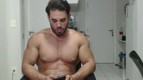 Snapshot of promuscles4u chatting on January 23, 12:57 am promuscles4u online show from January 23, 12:57 am