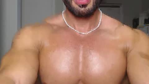 Snapshot of promuscles4u chatting on February 1, 10:02 pm promuscles4u online show from February 1, 10:02 pm