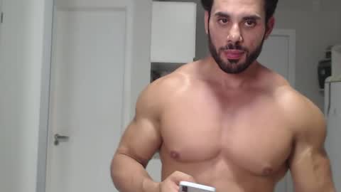 Snapshot of promuscles4u chatting on February 14, 1:23 am promuscles4u online show from February 14, 1:23 am