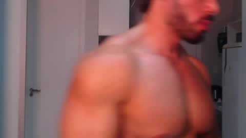 Snapshot of promuscles4u chatting on February 15, 3:31 am promuscles4u online show from February 15, 3:31 am