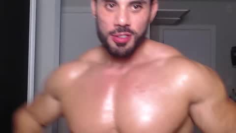 Snapshot of promuscles4u chatting on February 15, 10:31 pm promuscles4u online show from February 15, 10:31 pm