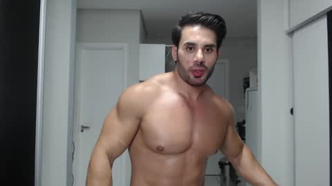 Snapshot of promuscles4u chatting on February 28, 8:28 pm promuscles4u online show from February 28, 8:28 pm