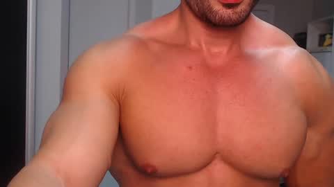 Snapshot of promuscles4u chatting on March 3, 11:35 pm promuscles4u online show from March 3, 11:35 pm