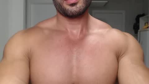 Snapshot of promuscles4u chatting on March 8, 12:44 am promuscles4u online show from March 8, 12:44 am