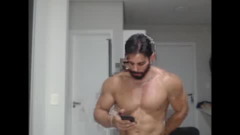 Snapshot of promuscles4u chatting on January 17, 12:37 am promuscles4u online show from January 17, 12:37 am