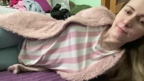 Snapshot of proud_sweet_21 chatting on October 18, 10:10 pm proud sweet 21 online show from October 18, 10:10 pm