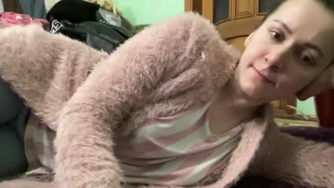 Snapshot of proud_sweet_21 chatting on December 5, 12:52 am proud sweet 21 online show from December 5, 12:52 am