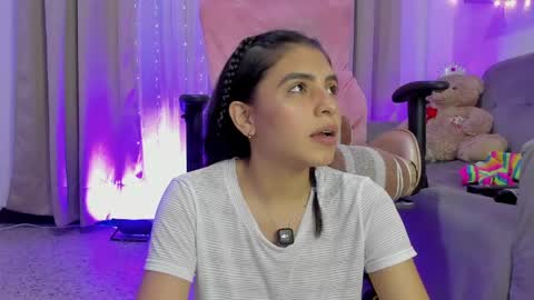    INDEPENDENT MODEL online show from April 30, 9:19 pm