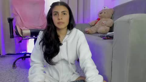    INDEPENDENT MODEL online show from May 9, 6:46 pm