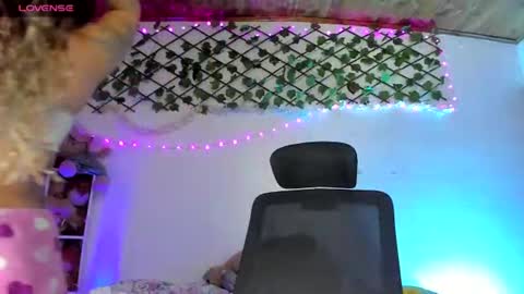 Snapshot of pucaa_ chatting on July 24, 10:46 am Emma Rico model indep online show from July 24, 10:46 am