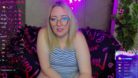 puffybun online show from December 27, 3:31 am