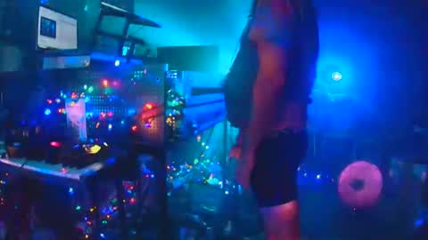 punkrunr083 online show from May 3, 9:48 am
