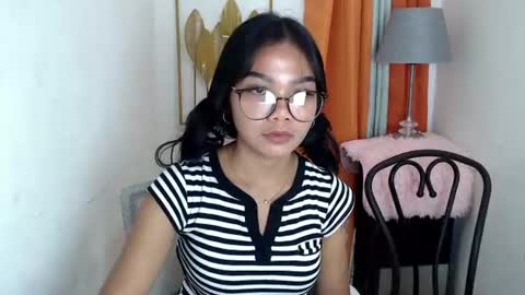 Snapshot of pure_asian_beauty chatting on July 8, 11:37 am zarah online show from July 8, 11:37 am