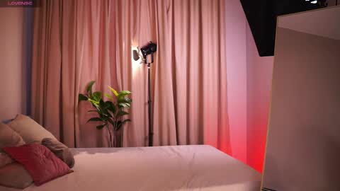 constant schedule Wednesday  Friday  Saturday  Sunday  The Rosemarie online show from March 26, 5:57 am