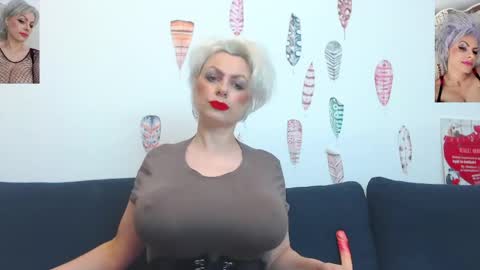 Snapshot of pure_seduce_wow chatting on June 1, 2:02 am Goldie online show from June 1, 2:02 am