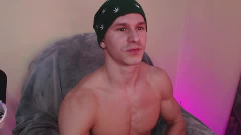 Snapshot of puremenshape chatting on November 22, 6:29 pm puremenshape online show from November 22, 6:29 pm