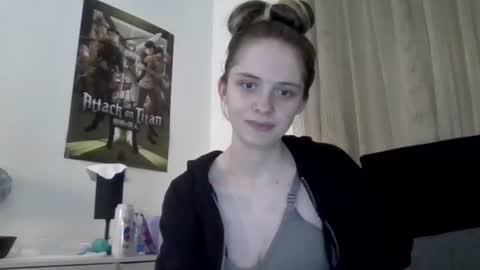 Snapshot of purepetitex1 chatting on June 17, 1:19 am roxy online show from June 17, 1:19 am