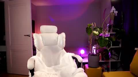 Snapshot of purple_baby chatting on July 3, 1:28 pm Sasha wait you here 6 of November. will celebrate my B- day online show from July 3, 1:28 pm