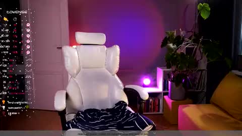Snapshot of purple_baby chatting on August 7, 1:35 pm Sasha wait you here 6 of November. will celebrate my B- day online show from August 7, 1:35 pm