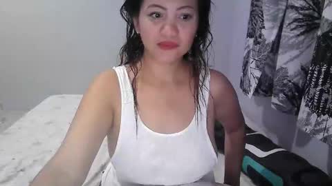 Snapshot of purpledust06 chatting on December 15, 1:37 pm Athena online show from December 15, 1:37 pm