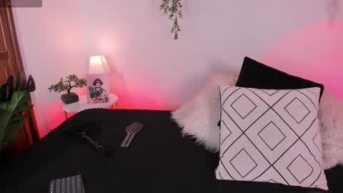 Snapshot of purplemoon_1 chatting on November 13, 1:10 pm Chloe online show from November 13, 1:10 pm