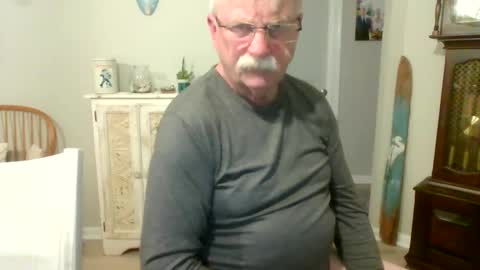 Snapshot of purpleshroom chatting on February 19, 4:34 am purpleshroom online show from February 19, 4:34 am