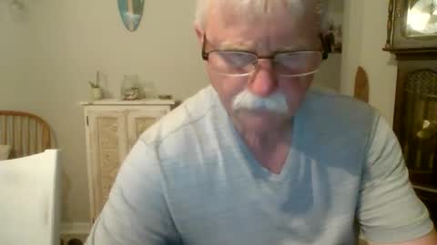 Snapshot of purpleshroom chatting on March 17, 4:06 am purpleshroom online show from March 17, 4:06 am