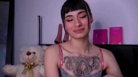 Snapshot of purplesnake_ chatting on March 13, 8:37 pm Alynn online show from March 13, 8:37 pm