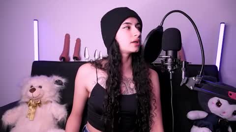 Snapshot of purplesnake_ chatting on March 19, 2:04 am Alynn online show from March 19, 2:04 am